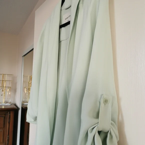 Babaton Mid Kahlo Robe - Picture 8 of 8